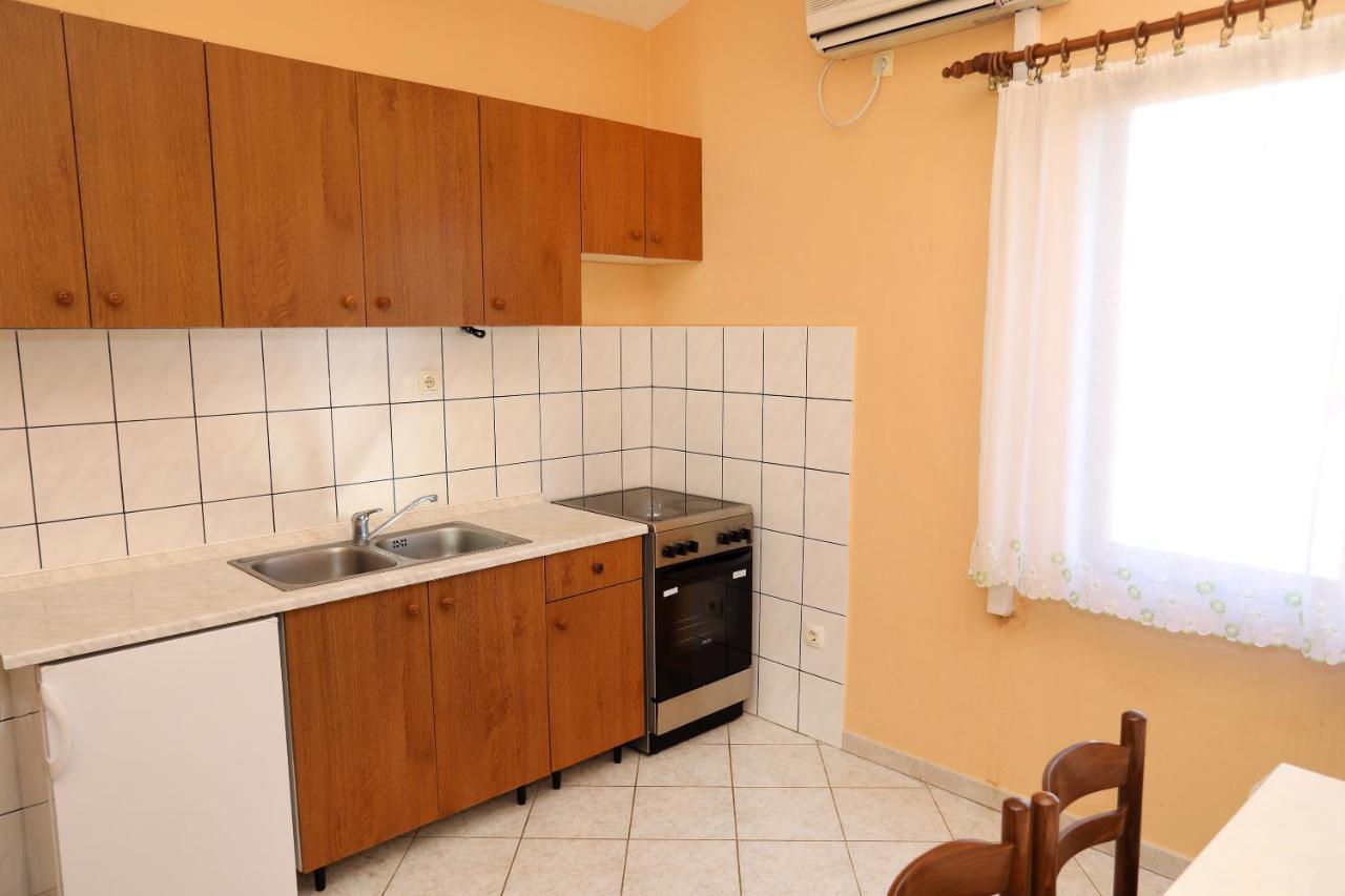 Apartman Gilan Seget Vranjica Exterior foto