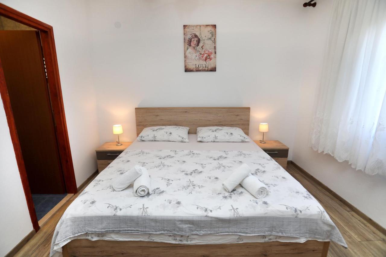 Apartman Gilan Seget Vranjica Exterior foto