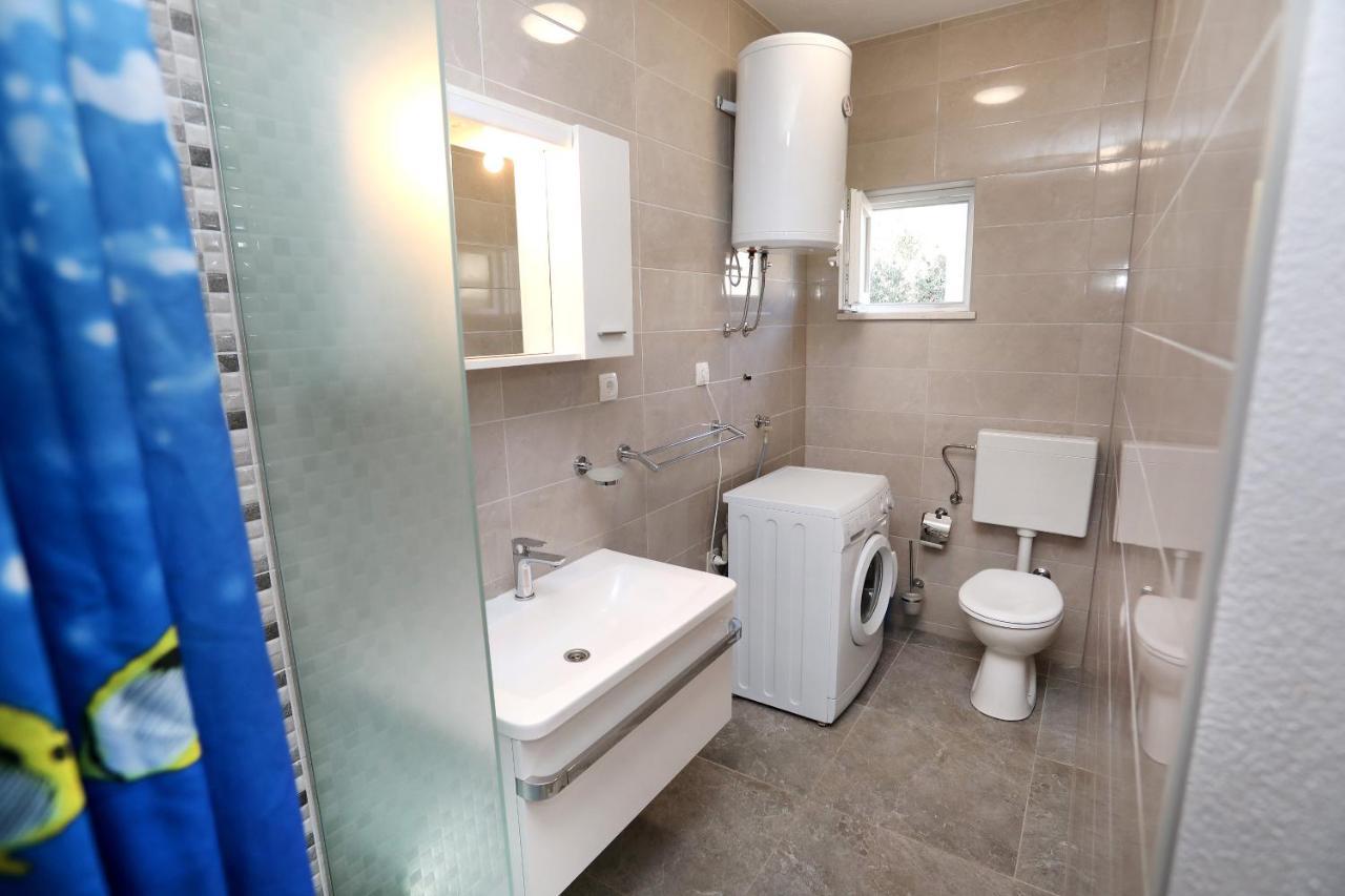 Apartman Gilan Seget Vranjica Exterior foto