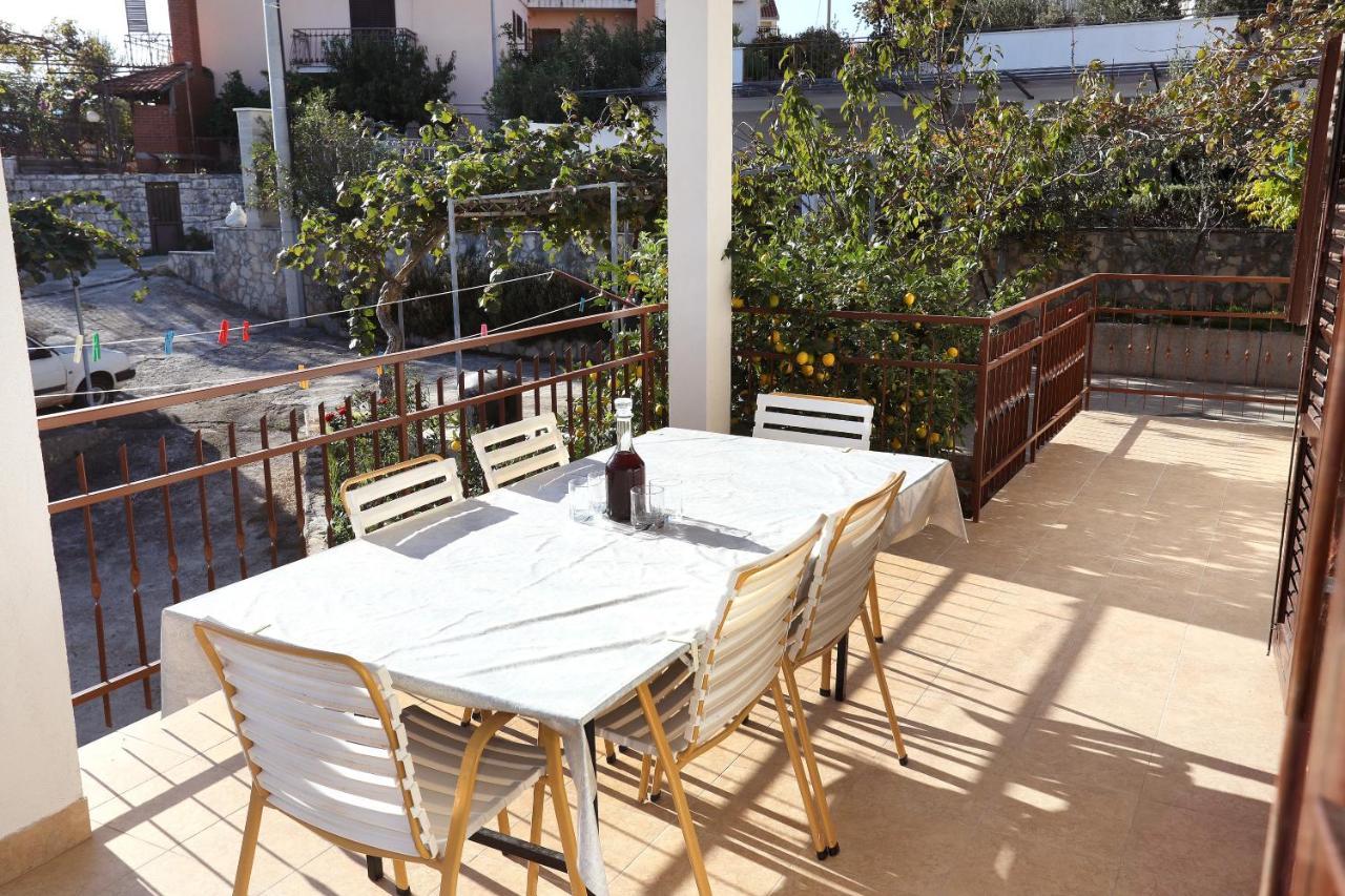 Apartman Gilan Seget Vranjica Exterior foto