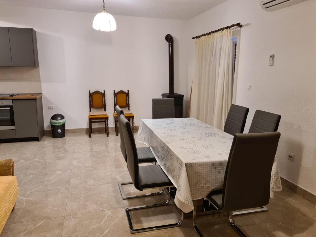 Apartman Gilan Seget Vranjica Exterior foto