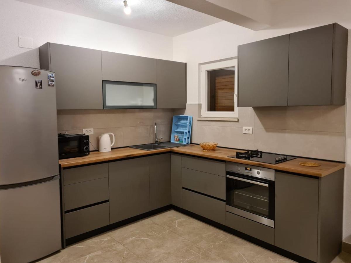 Apartman Gilan Seget Vranjica Exterior foto