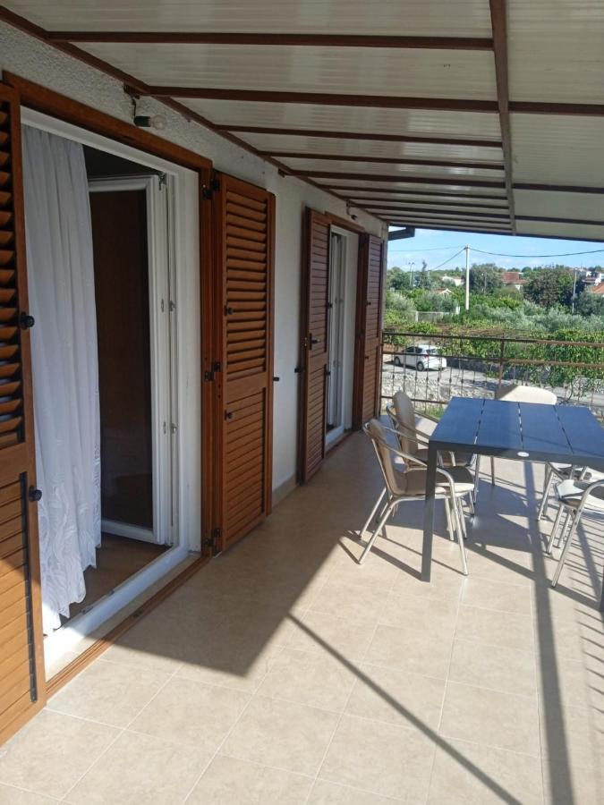 Apartman Gilan Seget Vranjica Exterior foto