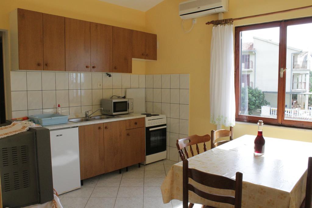 Apartman Gilan Seget Vranjica Quarto foto