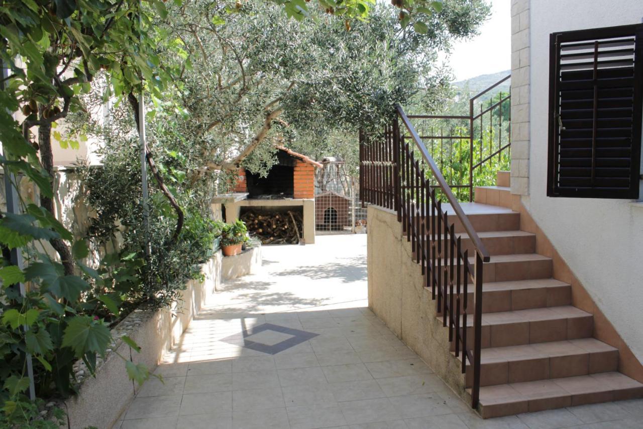 Apartman Gilan Seget Vranjica Exterior foto